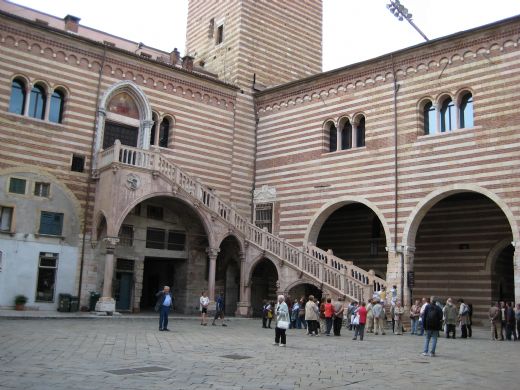 Scala della Vecchio, Fornuftens trappe.
